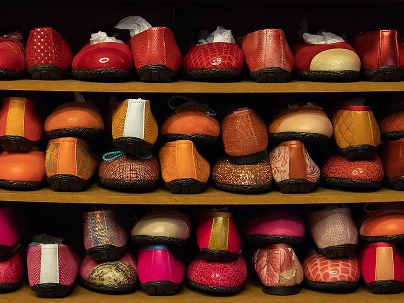 Zapatos en una zapatería